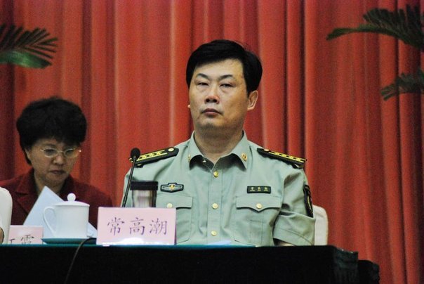 這人….很性福喔