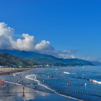 Panoramio - Photo of 宜蘭縣頭城鎮烏石港旁的海灘