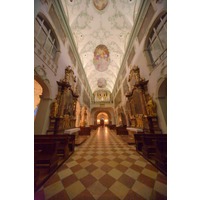 File:Stift St Peter Salzburg Mittelschiff vom Altar 01.jpg ...