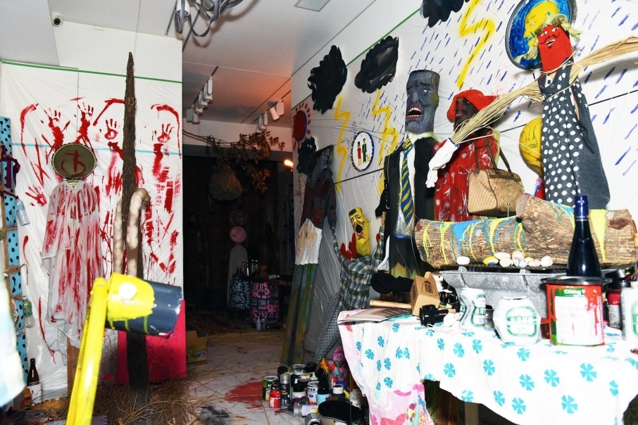 【小巴廊】洞穴裡有人SOMEONE IN CAVE-封面 【小巴廊】洞穴裡有人SOMEONE IN CAVE-封面