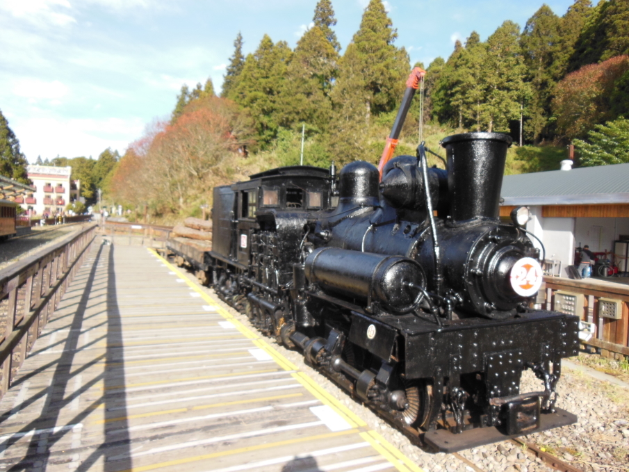 阿里山森林鐵路營運103年慶祝活動 – 老火車祈福餅與民眾同歡樂-封面