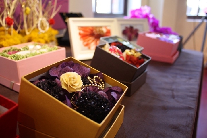 《剎那接觸，即是永恆》銀爵真花珠寶特展-封面