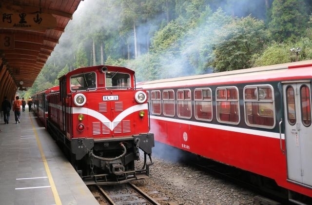 阿里山小火車復駛！過年前搶開　竹崎到奮起湖首航復駛-封面